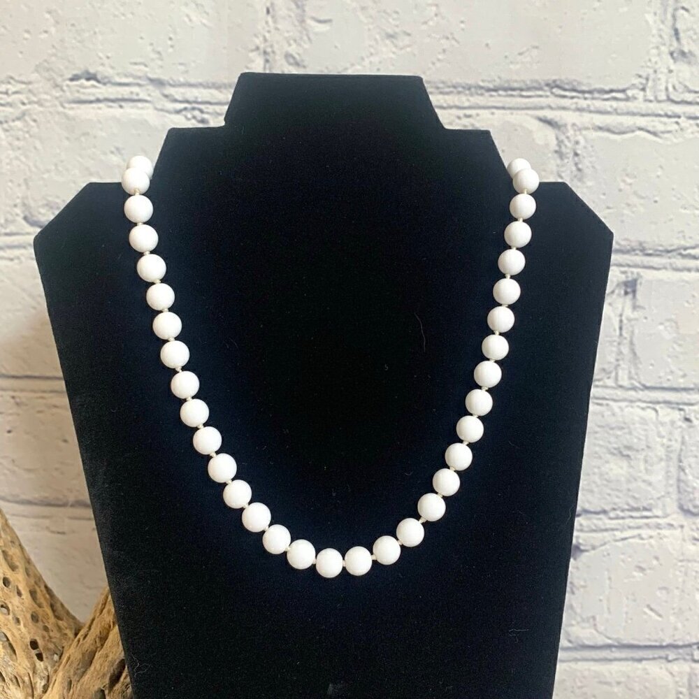 Vintage 60s White Beaded Hand Knotted Necklace